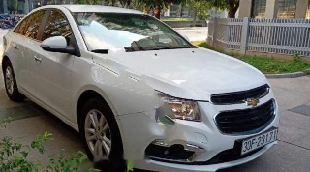 Cần bán gấp Chevrolet Cruze LT 1.6L sản xuất năm 2017, màu trắng chính chủ, 455 triệu