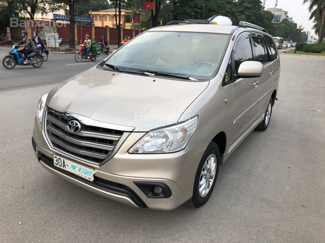 Bán Toyota Innova 2.0E 2014 form mới màu vàng cát