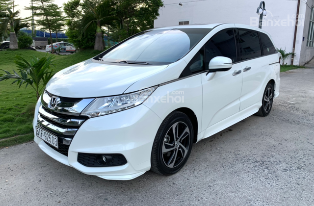 Cần bán Honda Odyssey 2.4 đời 07/2016, màu trắng, nhập khẩu