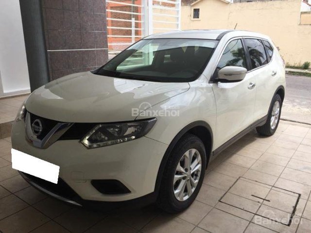 Bán xe Nissan X-Trail 2017 ĐK 2018 tự động, bản full, màu trắng, zin