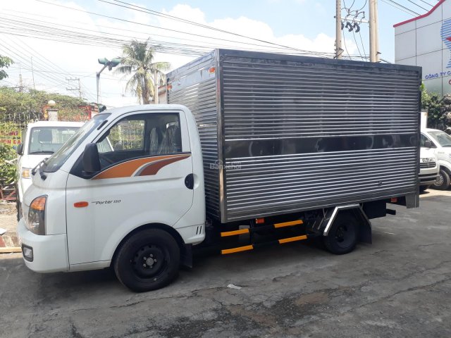 Bán Hyundai Porter đời 2018, màu trắng thùng kín, giá tốt, hỗ trợ ngân hàng0