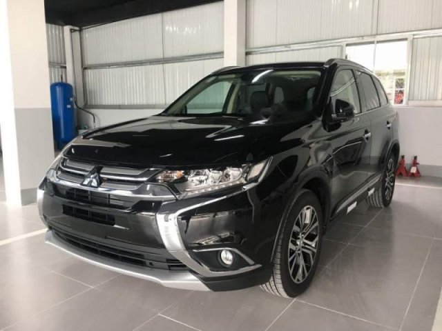 Bán xe Mitsubishi Outlander 2.4L năm 2018, màu đen