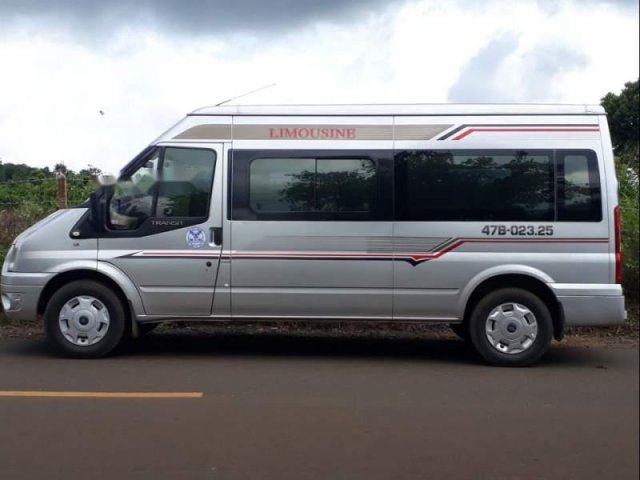 Cần bán gấp Ford Transit Limousine sản xuất năm 2014, màu bạc chính chủ