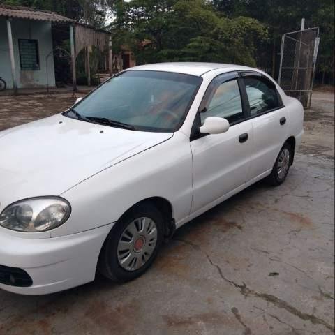 Cần bán gấp Daewoo Lanos đời 2002, màu trắng, nhập khẩu nguyên chiếc