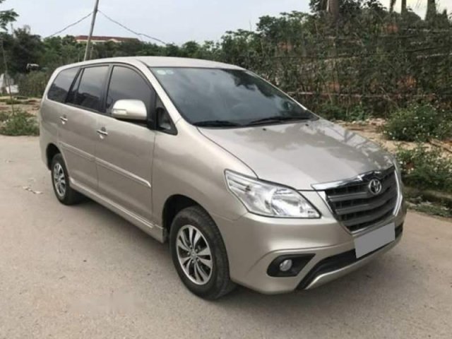 Bán Toyota Innova G năm sản xuất 2015, màu vàng như mới0