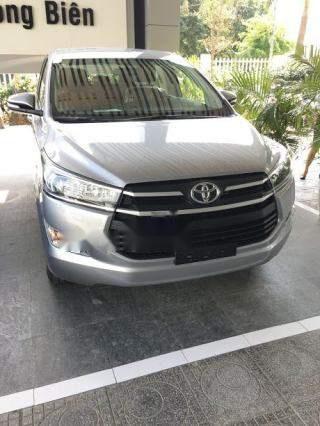 Bán Toyota Innova năm 2018, màu bạc