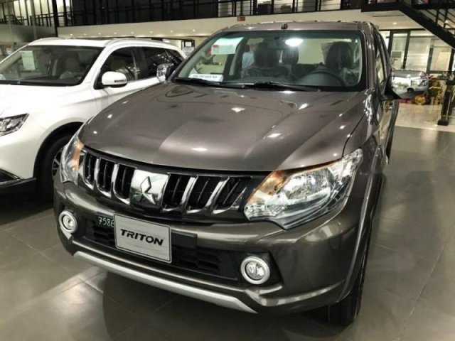 Bán Mitsubishi Triton 4X2 AT Mivec sản xuất 2018, màu xám, nhập khẩu