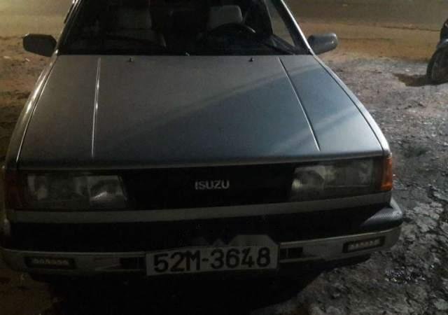 Cần bán Isuzu Gemini đời 1988, màu bạc