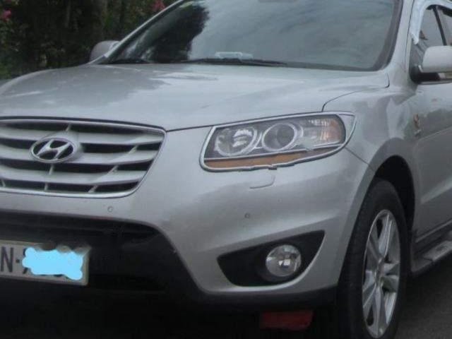 Cần bán lại xe Hyundai Santa Fe đời 2010, màu bạc, giá 780tr