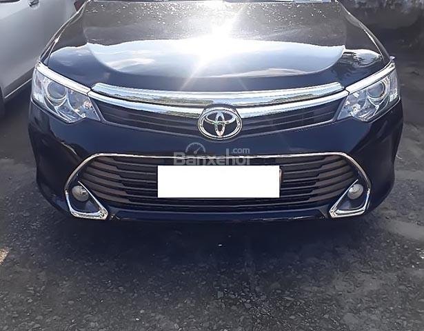 Cần bán lại xe Toyota Camry 2.0 E 2015, màu đen