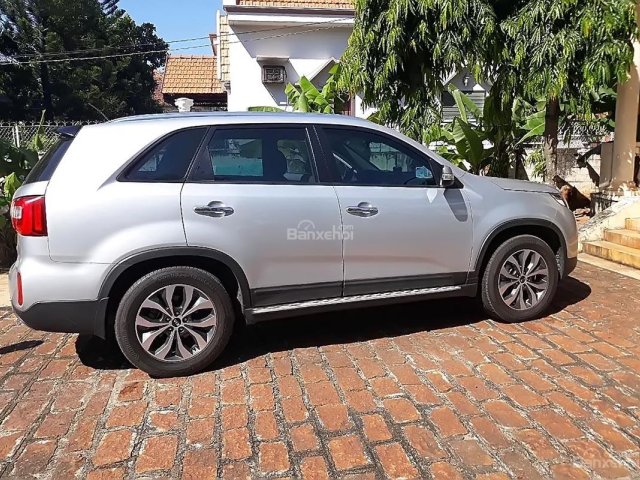 Xe Kia Sorento GAT sản xuất năm 2018, màu bạc, 770 triệu