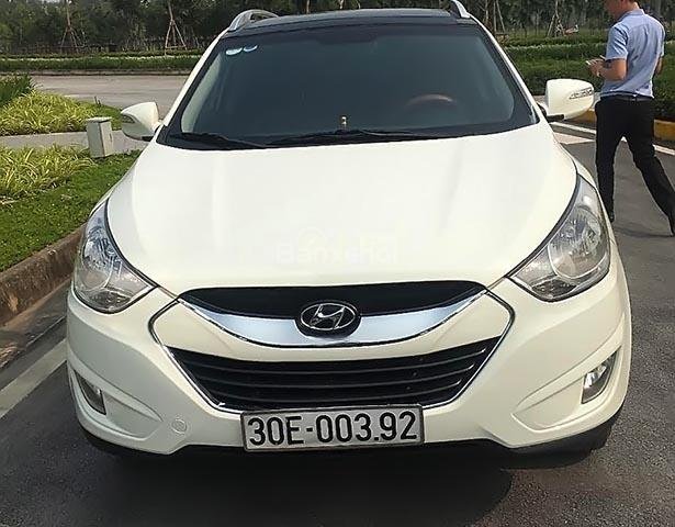 Cần bán Hyundai Tucson 2.0 AT 4WD năm 2012, màu trắng, nhập khẩu nguyên chiếc, giá chỉ 538 triệu