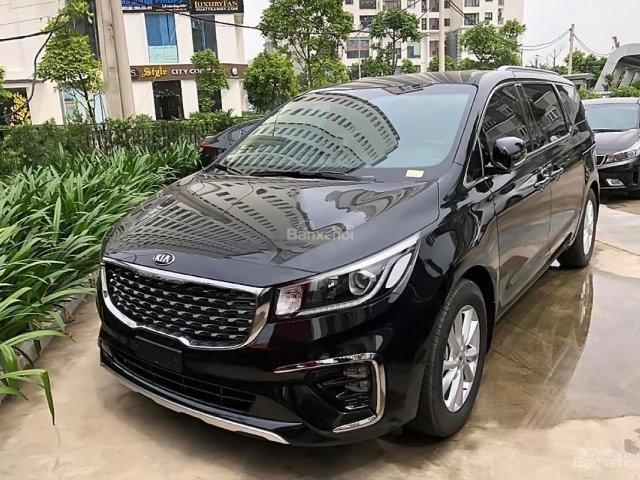 Bán Kia Sedona Luxury năm sản xuất 2018, màu đen