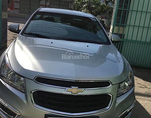 Bán Chevrolet Cruze LT 2017, màu bạc, 495tr