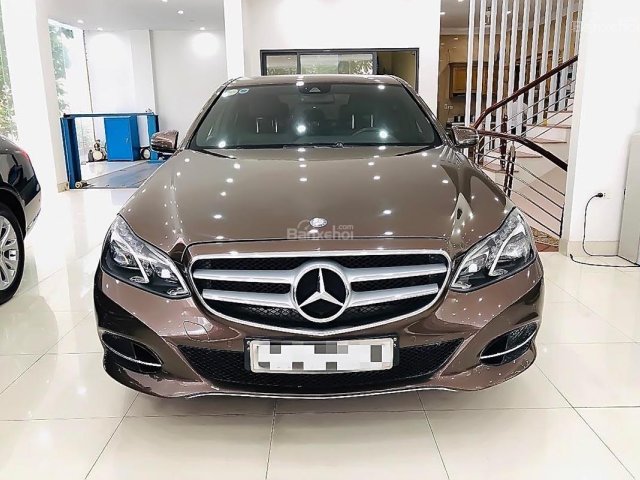 Cần bán xe cũ Mercedes E250 năm sản xuất 2013, màu nâu