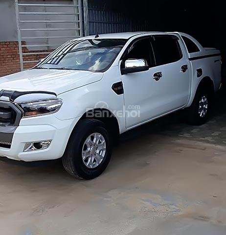 Cần bán xe Ford Ranger XLS đời 2015, màu trắng, nhập khẩu Thái Lan còn mới