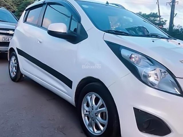 Cần bán Chevrolet Spark LT 1.0 MT 2013, màu trắng  