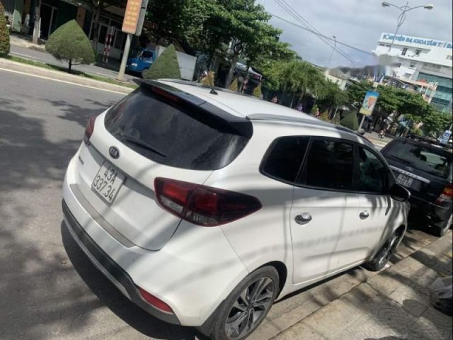 Cần bán lại xe Kia Rondo đời 2018, màu trắng