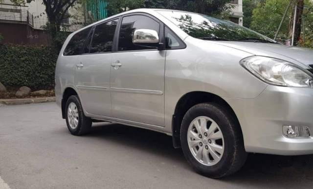 Cần bán xe Toyota Innova 2.0 G đời 2012, màu bạc xe gia đình