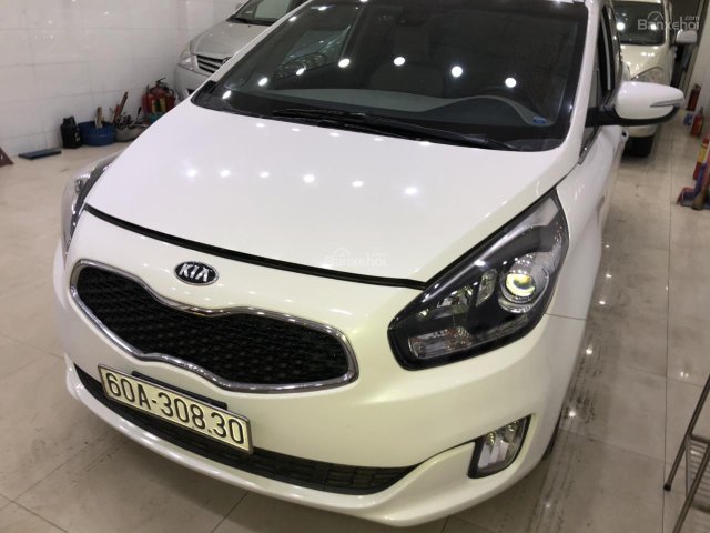 Bán Kia Rondo GAT 2.0AT màu trắng, máy xăng, số tự động, sản xuất 2016, biển Đồng Nai