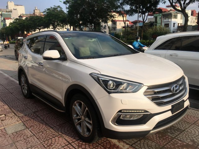 Cần bán xe Hyundai Santa Fe 2.4 4WD đời 2017, màu trắng