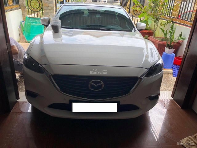 Cần bán xe Mazda 6 2.5Premium sx 2018 tự động 6 cấp màu trắng