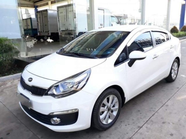 Cần bán xe Kia Rio năm 2016, màu trắng, giá chỉ 430 triệu