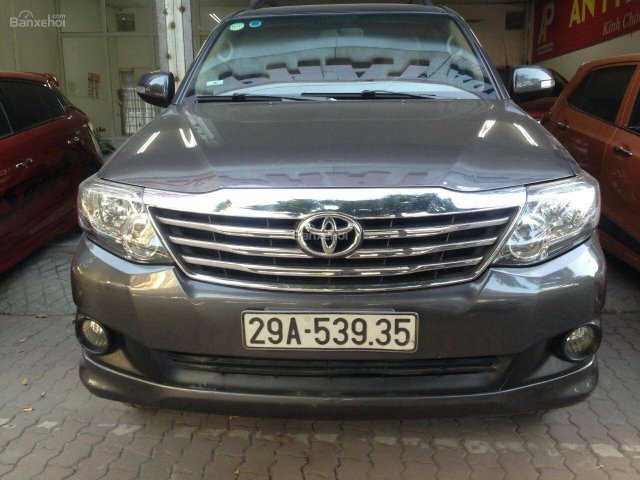 Bán Toyota Fortuner V đời 2013, màu xám (ghi), xe đẹp