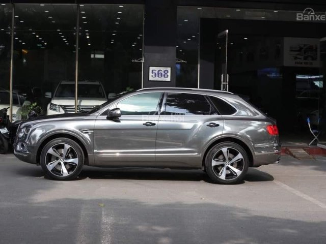 Bentley Bentayga First Edition, model 2016, màu bạc, nhập khẩu nguyên chiếc0