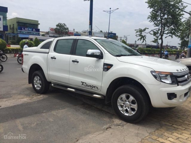 Bán Ford Ranger XLT sx 2014, số tự động 2 cầu máy dầu, màu trắng