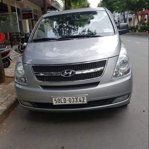 Cần bán lại xe Hyundai Starex năm 2014, màu bạc còn mới