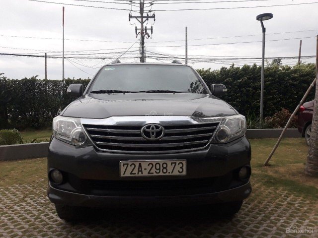 Bán Toyota Fortuner V 2.7AT màu xám, máy xăng 1 cầu sản xuất 2013 xe đẹp