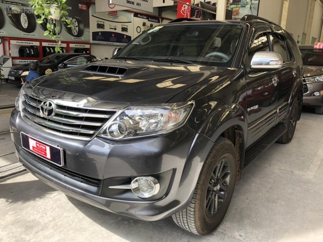 Bán xe Toyota Fortuner 2.5G đời 2015, màu xám xe đi ít chất xe còn đẹp, cam kết chất lượng có giảm giá cho khách hàng