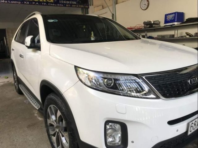 Cần bán Kia Sorento 2.4 năm sản xuất 2016, màu trắng