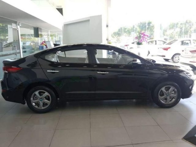 Bán Hyundai Elantra sản xuất năm 2018, giao ngay