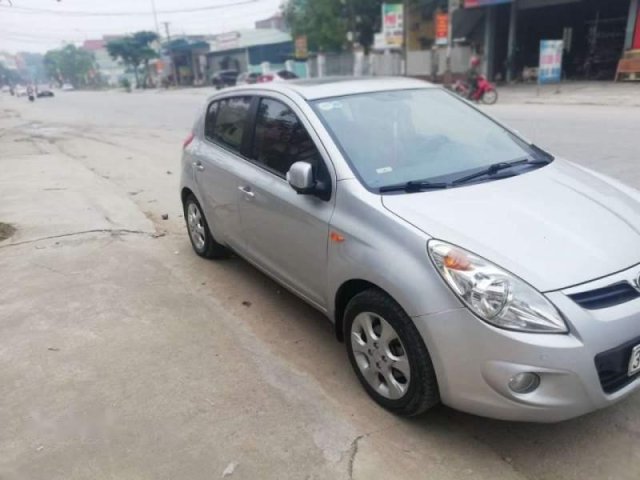 Bán Hyundai i20 Sx 2011, màu ghi AT