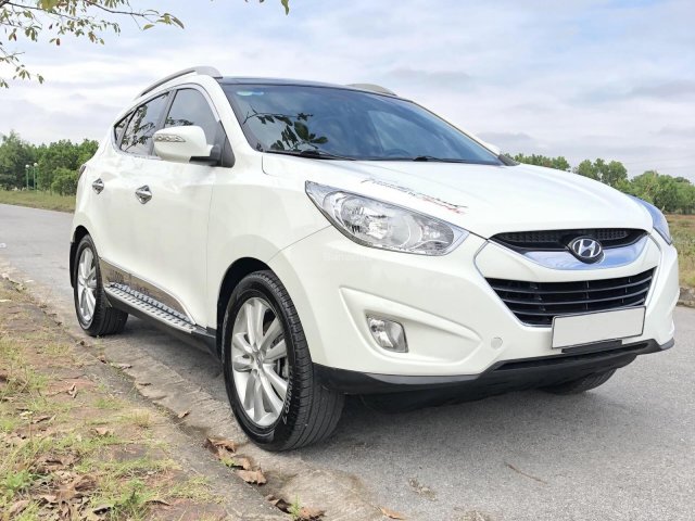 Cần tiền mua đất nên bán xe Hyundai Tucson 2.0 AT 4WD đời 2013, màu trắng, nhập khẩu nguyên chiếc chính chủ, 599tr