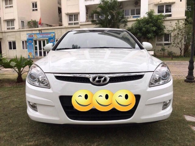 Bán xe Hyundai i30 CW 2009 tự động, màu trắng, nhập khẩu Hàn Quốc