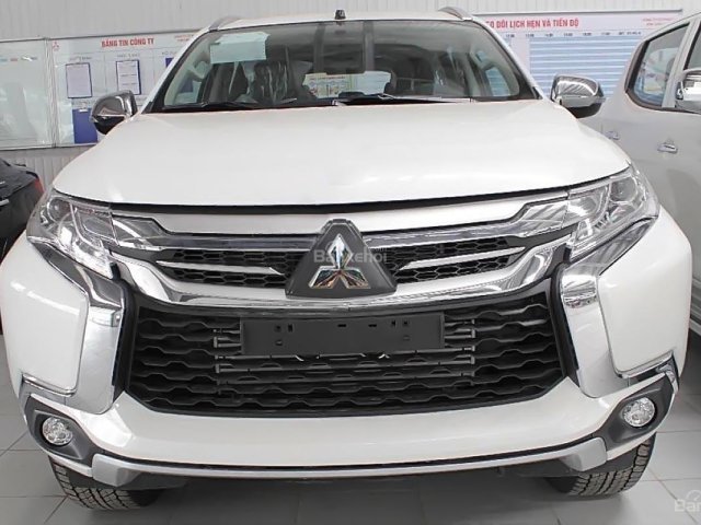 Bán xe Mitsubishi Pajero Sport 2.4D 4x2 AT đời 2018, màu trắng, xe nhập