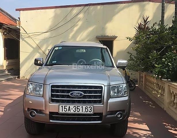 Xe Ford Everest năm 2007, màu bạc