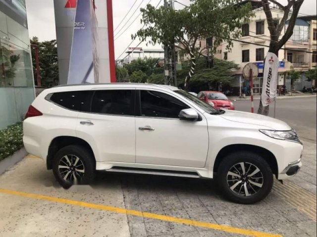 Bán ô tô Mitsubishi Pajero Sport 4x2 AT 2018, màu trắng, nhập khẩu