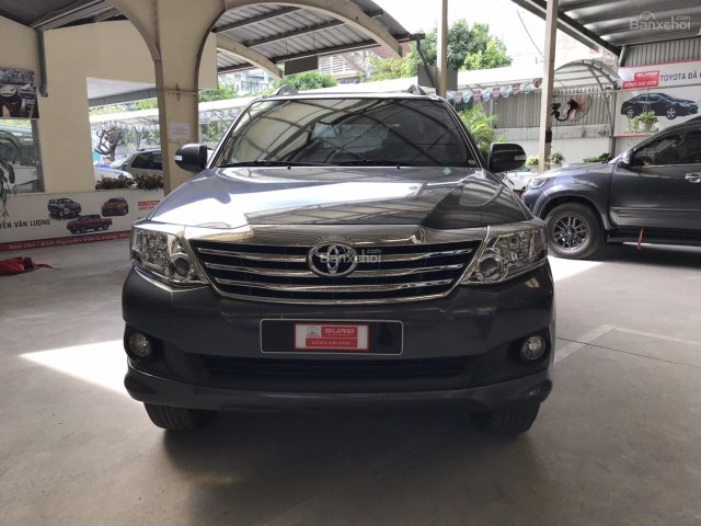 Bán xe Toyota Fortuner 2.7V đời 2012, màu xám, xe đẹp, ít sử dụng, giá thương lượng khi khách hàng xem mua xe