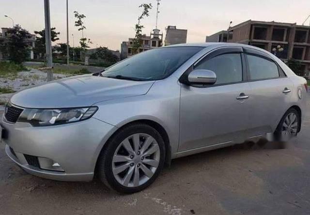 Cần bán lại xe Kia Cerato năm 2011, màu bạc, nhập khẩu đẹp như mới