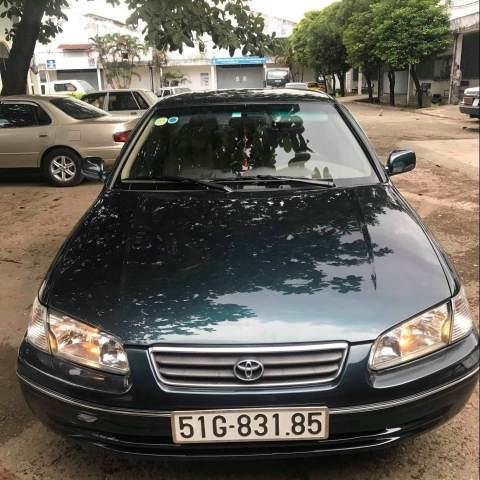 Cần bán Toyota Camry MT sản xuất 2001, xe nhà đang sử dụng