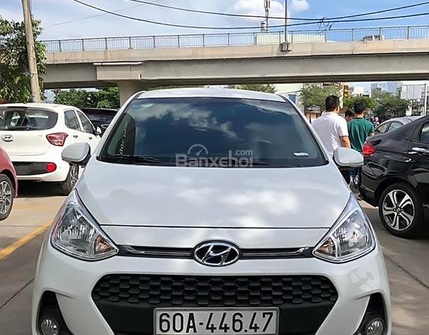 Bán Hyundai Grand i10 1.2 AT đời 2017, màu trắng xe gia đình