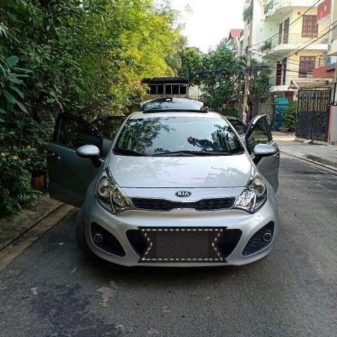 Cần bán lại xe Kia Rio AT năm 2014, màu bạc, chạy rất mạnh và rất tiết kiệm xăng