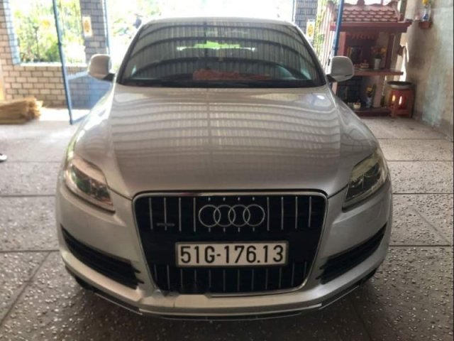 Bán Audi Q7 năm sản xuất 2008, màu bạc, 695 triệu