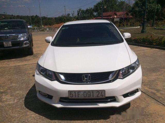 Cần bán xe Honda Civic 1.8AT đời 2015, màu trắng chính chủ 