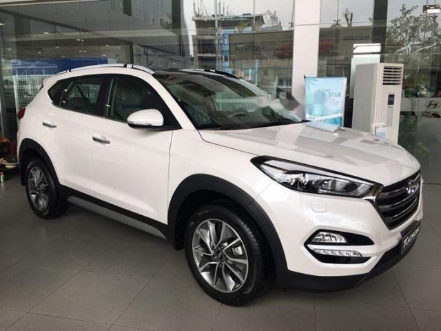 Bán Hyundai Tucson sẵn xe, đủ màu giao ngay