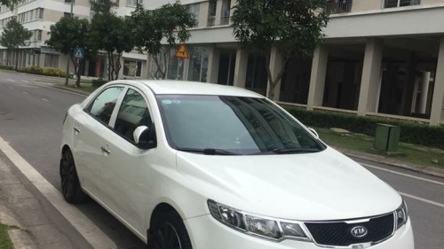 Bán ô tô Kia Forte 1.6 MT sản xuất năm 2010, màu trắng, giá 320tr